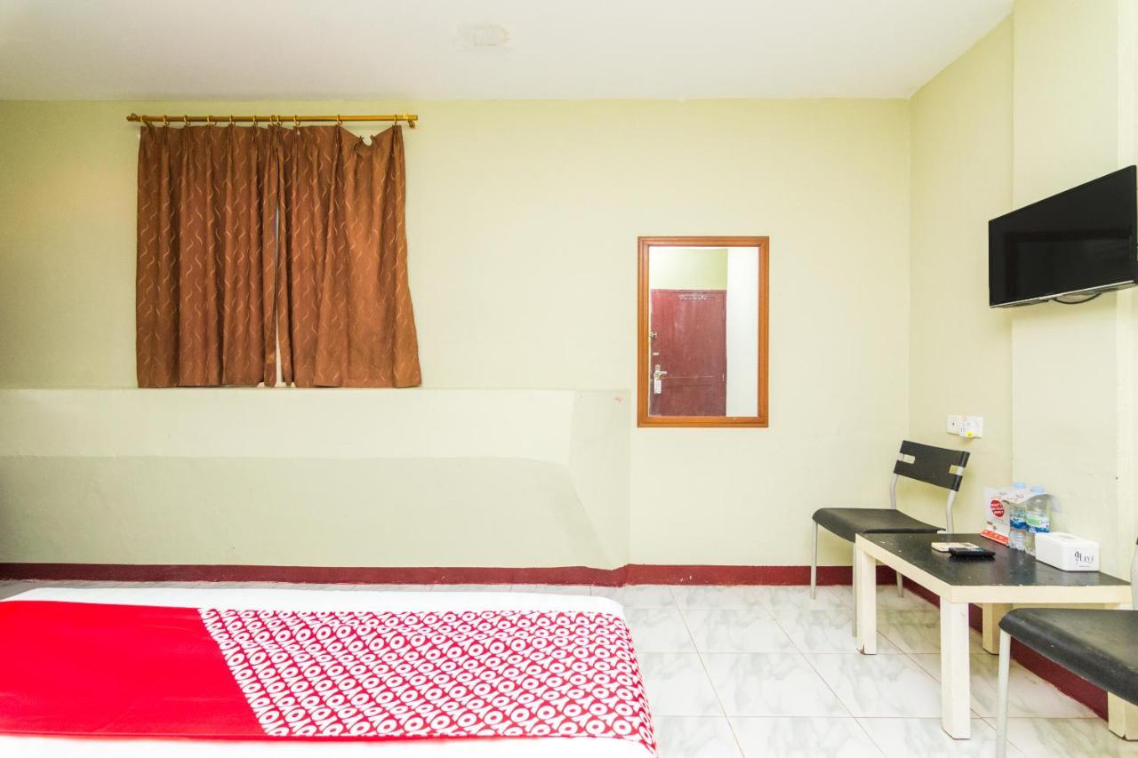 Vaccinated Staff - Oyo 1703 Terang Bintang Hotel Batam Esterno foto