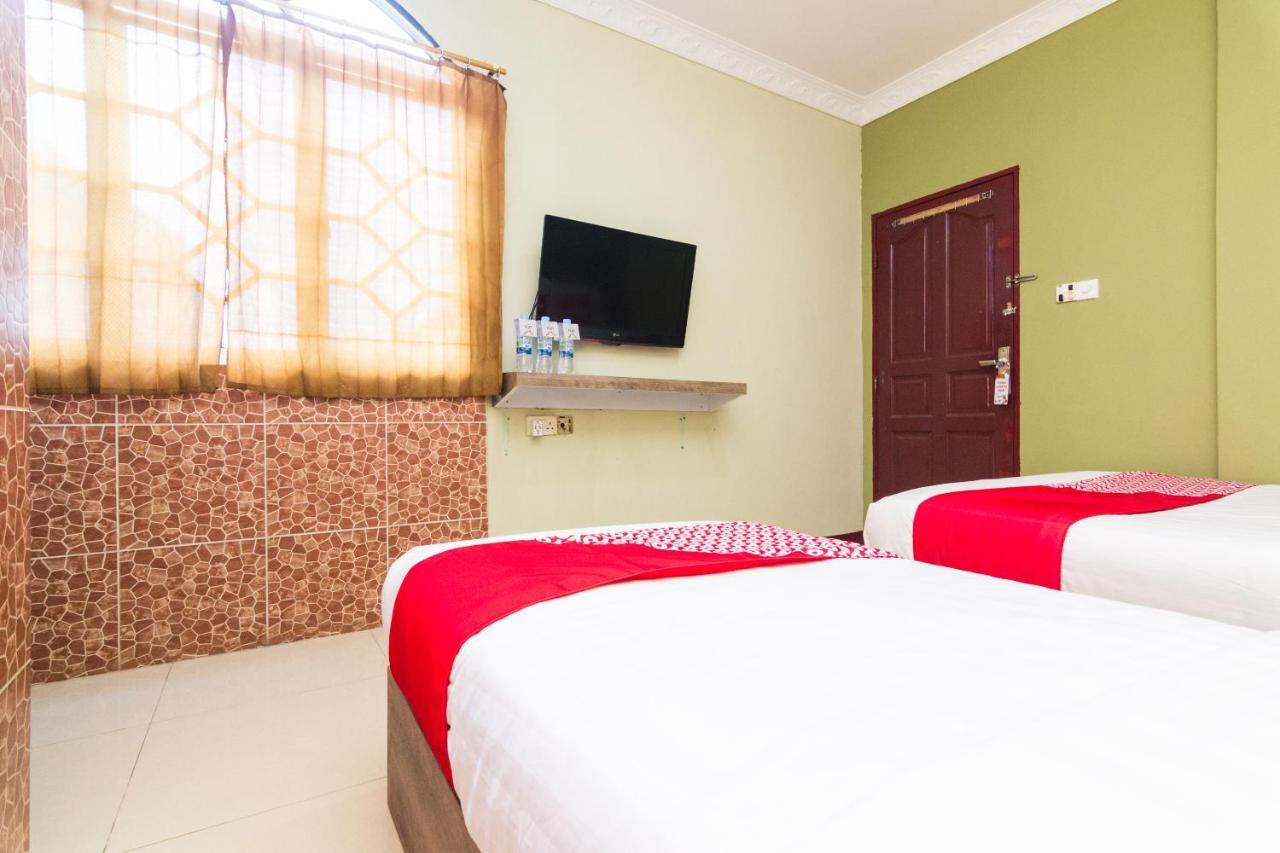 Vaccinated Staff - Oyo 1703 Terang Bintang Hotel Batam Esterno foto